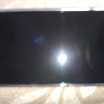 Zore Aksesuar Kayseri Bayi Redmi Not 12 Pro Koruma Camini Defolu Olduğu Halde Takti.