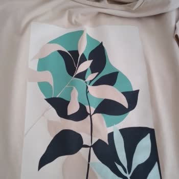 LCW T-shirt Delik Geldi