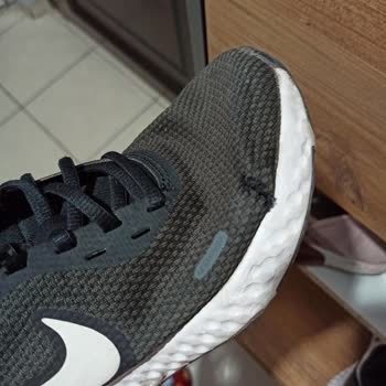 Nike Spor Ayakkabı Yırtılması