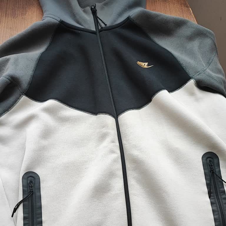 Nike Tech Fleece Renk Atması