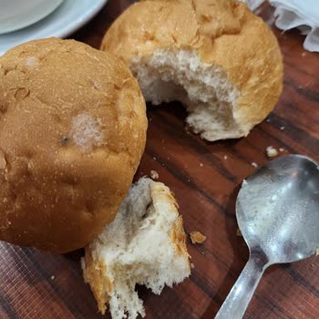 Afyon İstiklal Dinlenme Tesisleri İstiklal Dinleneme Tesisi Küflü Ekmekler