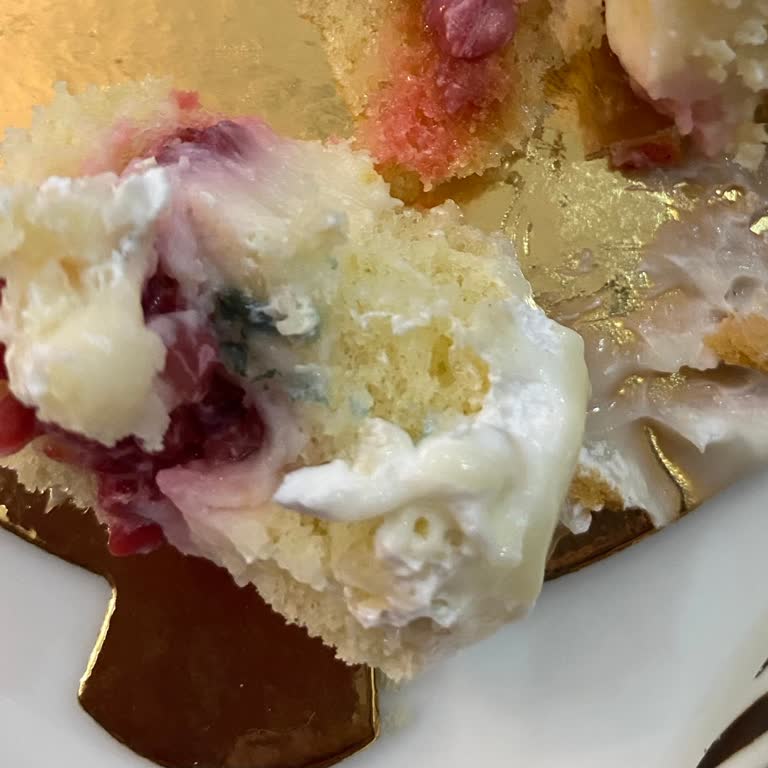 Burçak Bistro Cafe Tokat Küflü Keki Tamamen Bayattı