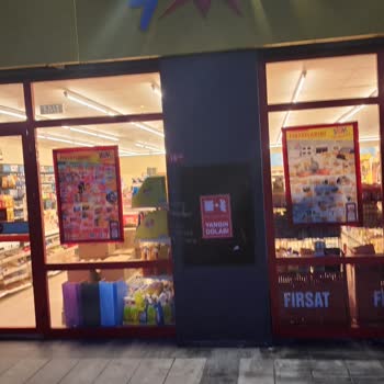 Şok Marketler Çalışanların Müşterilere Muamelesi Çok Kötü
