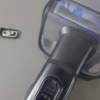 PHILIPS Ev Aletleri Philips Süpürge Klips Kırılması Kalitesiz Malzeme Kullanılmış.