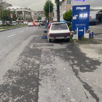 İBB - İstanbul Büyükşehir Belediyesi Kaldırıma Araç Park Edilmesi