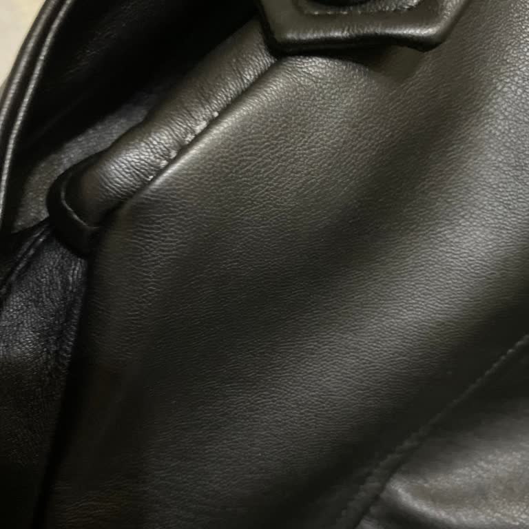 Pull Bear Deri Trençkotta Oluşan Sökülmeler