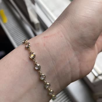 Marie Claire Accessory Bileklik, Bileğimi Çizdi Kanattı