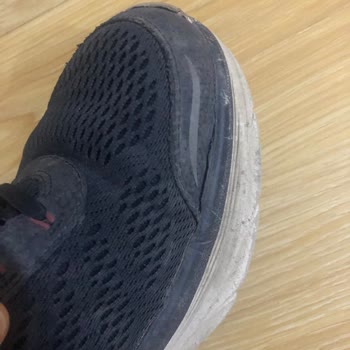 Skechers Ayakkabı Yanlarda Açılma
