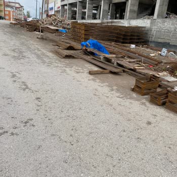 Sivas Belediyesi Kangal Karakol Karşısı Tehlikeli İnşaat