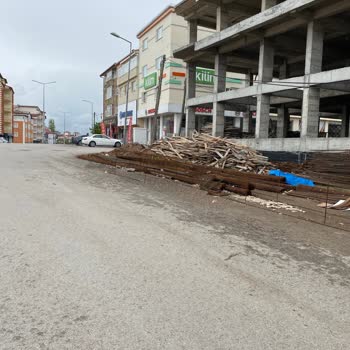 Sivas Belediyesi Kangal Karakol Karşısı Tehlikeli İnşaat