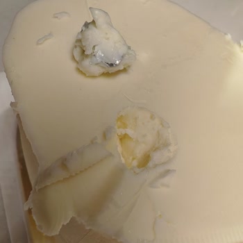 Özışık Süt Ürünleri M** Tereyağı Ve İçinden Çıkan Alüminyum Ambalaj