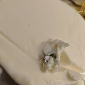 Özışık Süt Ürünleri M** Tereyağı Ve İçinden Çıkan Alüminyum Ambalaj