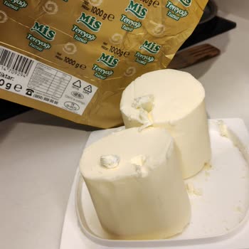 Özışık Süt Ürünleri M** Tereyağı Ve İçinden Çıkan Alüminyum Ambalaj