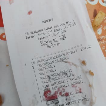 Popeyes Hamburgerde Çiğ Tavuk