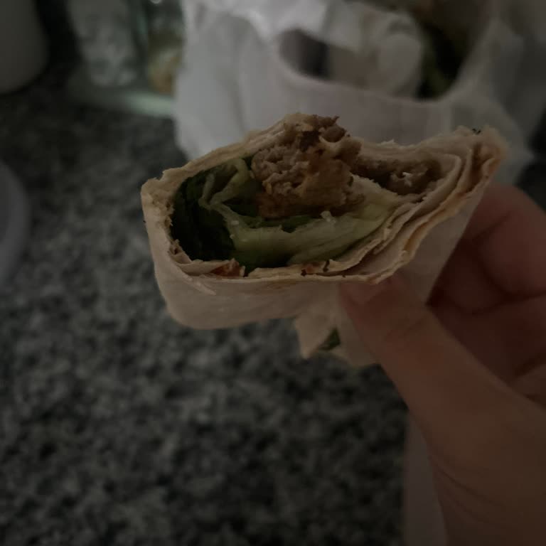 Beşler Sucuk Kemikli Et Döner