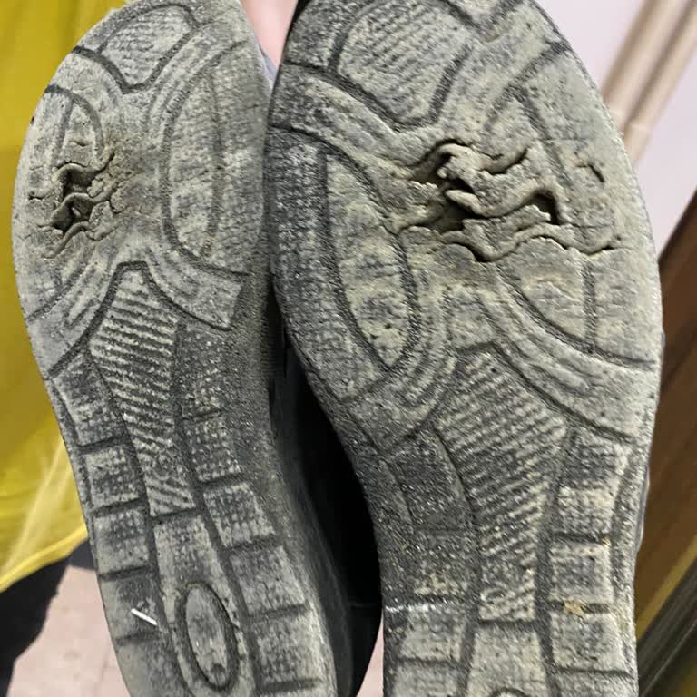 FLO Ayakkabı Polaris Ayakkabı Tabanı Resmen Çürüdü