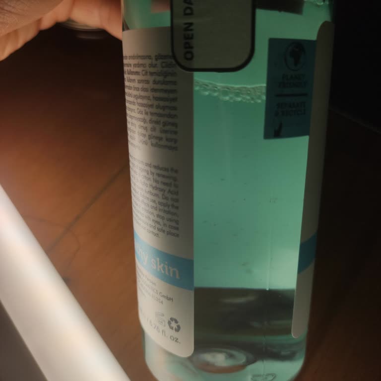 Açılmamış The Purest Solutions Tonik İçinde Siyah Parçacıklar