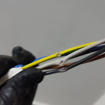 Sontek Bilişim Kamera Takıldığında Elektrik Kablolarına Zarar Verme