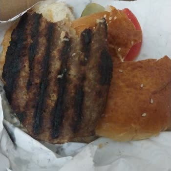 Ercan Burger Kömür Olmuş Hamburger