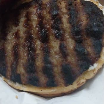 Ercan Burger Kömür Olmuş Hamburger