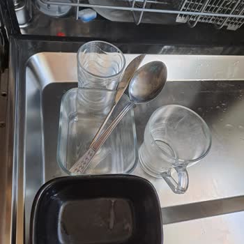 Finish Sıvı Bulaşık Deterjanı Bulaşık Lekelerini Çıkartmıyor