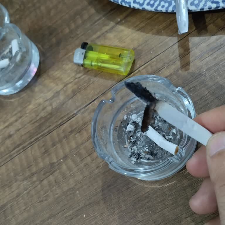 Lark Blue Sigaradan Çok Fazla Tütün Sapı Çıkıyor