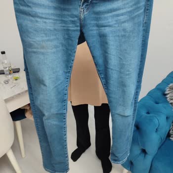 Mavi Pantolon Diz Ve Genişleme