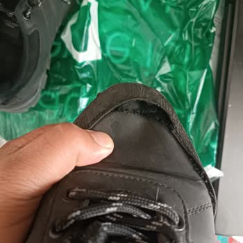Deichmann Üretici Hatası İlgilenmenizi Rica Ederim.