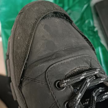 Deichmann Üretici Hatası İlgilenmenizi Rica Ederim.