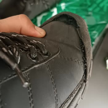 Deichmann Üretici Hatası İlgilenmenizi Rica Ederim.