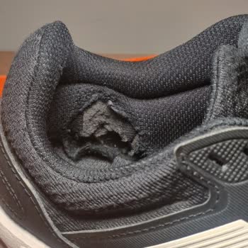 Adidas Galaxy 6m Enttäuschung wegen vorzeitigem Verschleiß der Socke