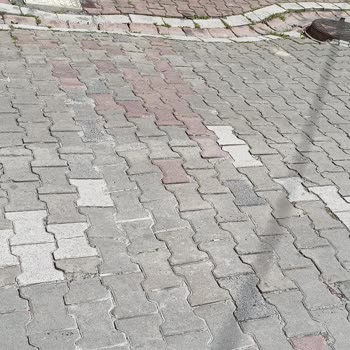 Esenyurt Belediyesi Kaldırımların Dubalar İle İşgal Edilmişi