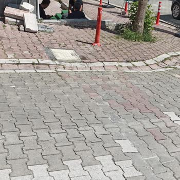 Esenyurt Belediyesi Kaldırımların Dubalar İle İşgal Edilmişi