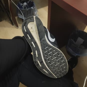 Nike Ayakkabının Bu Modeli Kızak Gibi Kayıyor