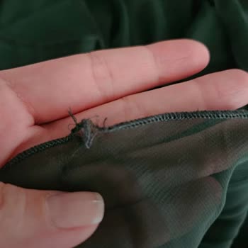 Trendyol Poderia Butik İade Almamak İçin Resmen Ürünün Etek Ucu Dikişini Sökmüş