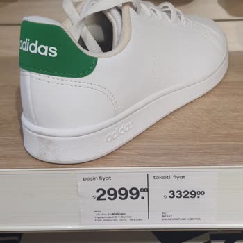Adidas Sportschuhe Umtausch verweigert, Preis erhöht, Unhöflichkeit im Geschäft