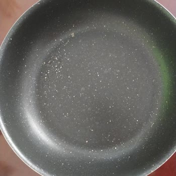 Mehtap Mutfak Eşyaları Teflon Tavanın Kaplamalarının Soyulması