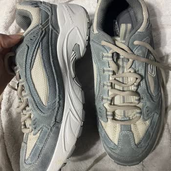 Skechers Ayakkabı Rengi Attı