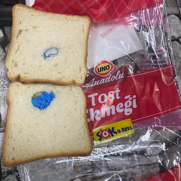 UNO Ekmek Tost Ekmeğinden Çıkan Yabancı Cisim.