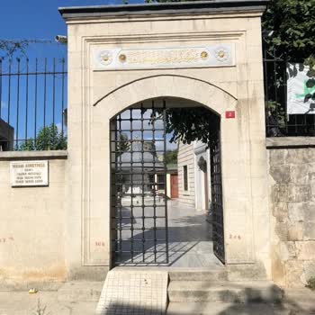 Diyanet İşleri Başkanlığı Camiye Giren Çocukları Kovalayan Hoca Ve Cami Görevlisi