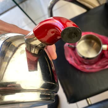 Korkmaz Parça Bulamıyorum, Çaydanlığı Kullanamıyorum