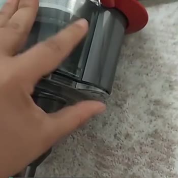 Dyson V12 Süpürge Toz Haznesi Kapağı Arızası!