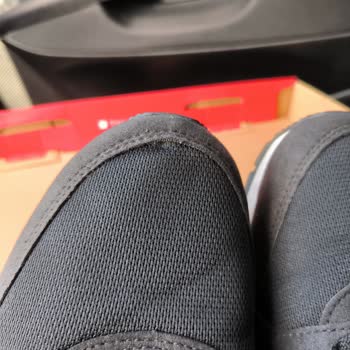 Deichmann Pişmanlıktır. Sattığı Ürünün Arkasında Durmadı.
