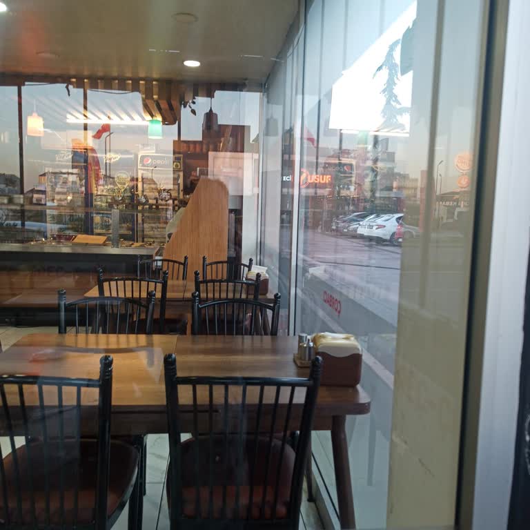 Şekerpınar Köfteci Yusuf Bizi Bekletmeyi Tercih Etti