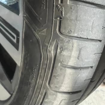 Renault Aracının Arkasında Durmuyor.
