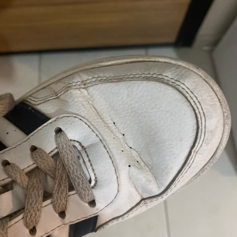 Adidas Ve In Street'ten Alınan Ayakkabı Değerini Hak Etmiyor