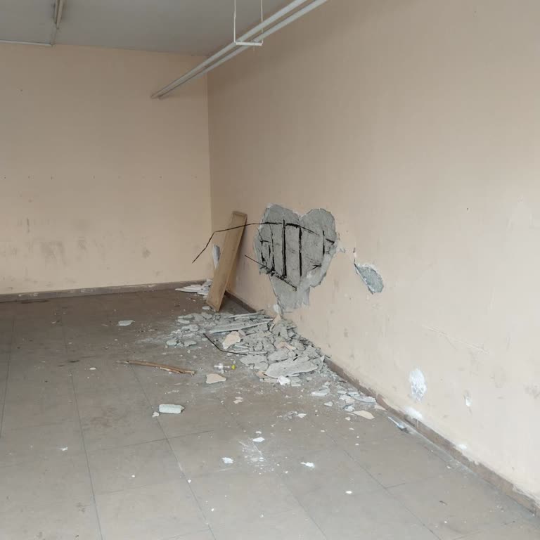 Esenyalı Turgut Reis İlkokulu Çocuklara Mezar Değil Daha Güvenli Eğitim Yapmalarını İstiyoruz