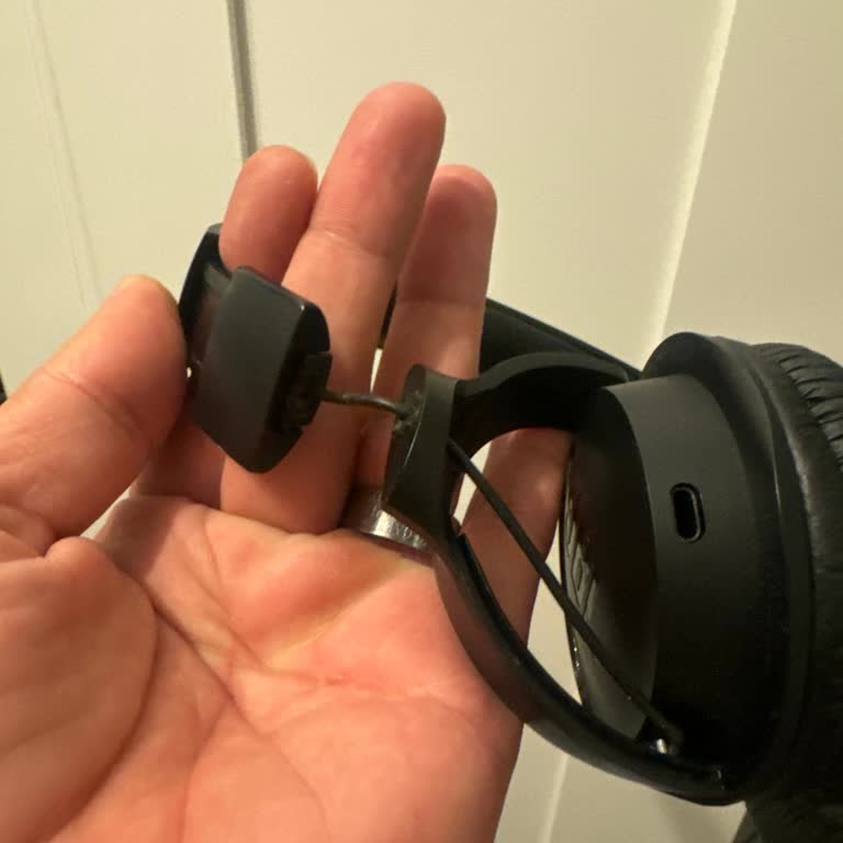 JBL Kulaklık Eklem Kısmı Kırılması