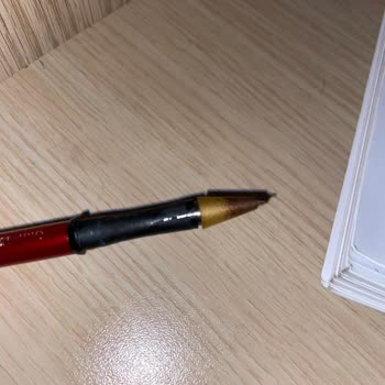 Faber-Castell Grip 1347 Kalem Bu Sefer De Üç Kırmasıyla Yoruyor