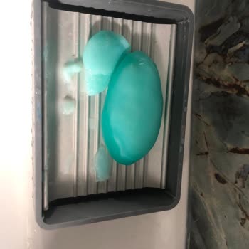 Duru Sabun Eriyip, Parçalanıyor Ve Köpürmüyor!